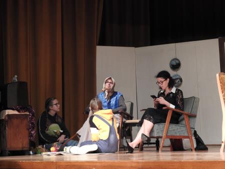 Novoustanovljena razkriška gledališka skupina Vužgeci s svojo premierno predstavo navdušila občinstvo 7